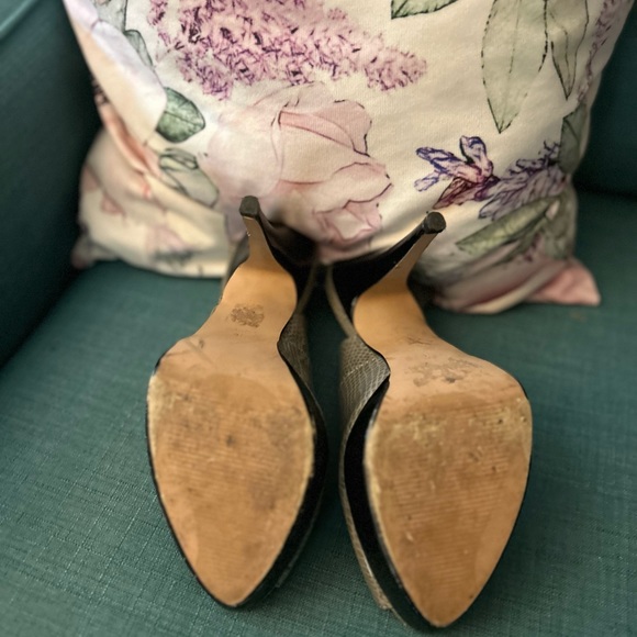 Le Chateau Grey Strap Back Peep Toe Heels - Picture 3 of 3